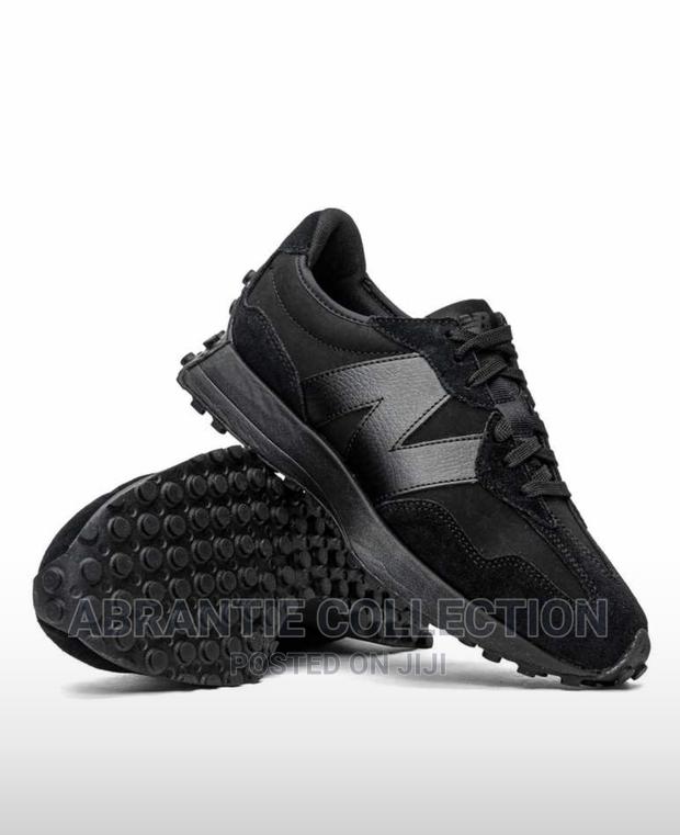 New Balance 327 All Black · Photo 2