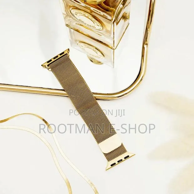 Milanese Loop Apple Watch Band - Gold · Photo 1