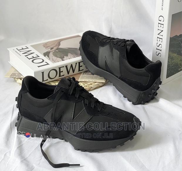 New Balance 327 All Black · Photo 1