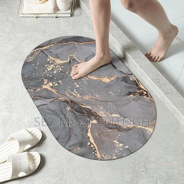 Super Absorbent Non Slip Bathroom Mat · Photo 2