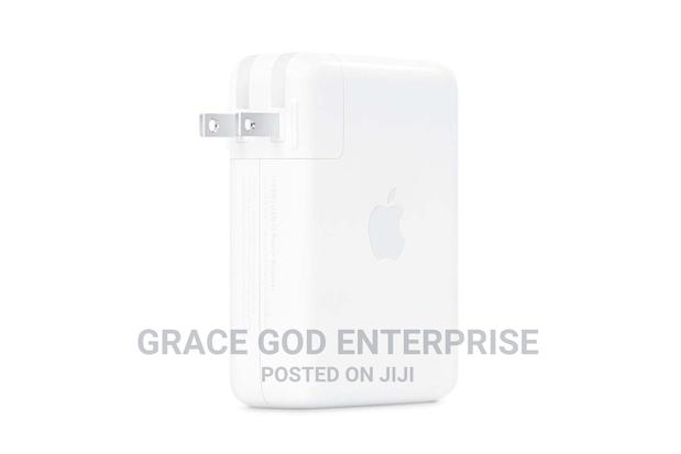 Apple 140W Charging Adapter · Photo 2
