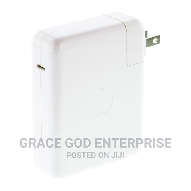 Apple 140W Charging Adapter · Photo 1