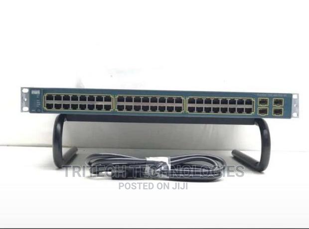 Cisco WS-C3750-48PS-S Catalyst 3750 48-port POE Switch · Photo 1