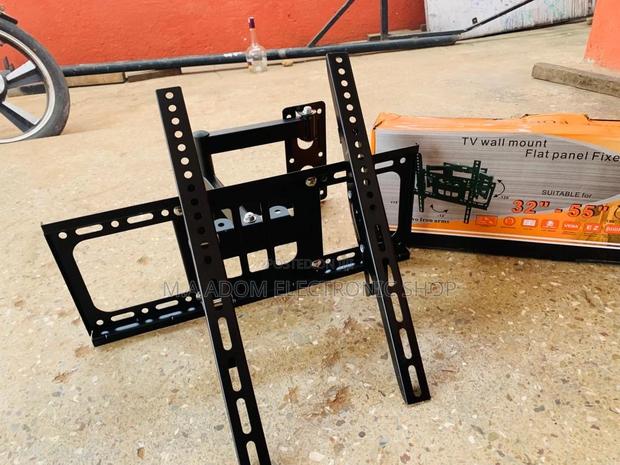 Fresh in Box Adjustable Corner Wall Mount for 32”-55” Tv · Photo 1