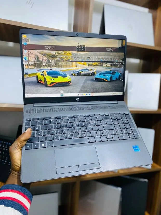 Laptop HP 250 G8 16GB Intel Core i5 SSD 256GB · Photo 1