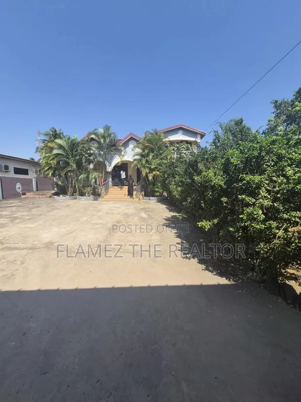 6bdrm House in Achimota Tantra, Ola Achool Area for rent · Photo 1