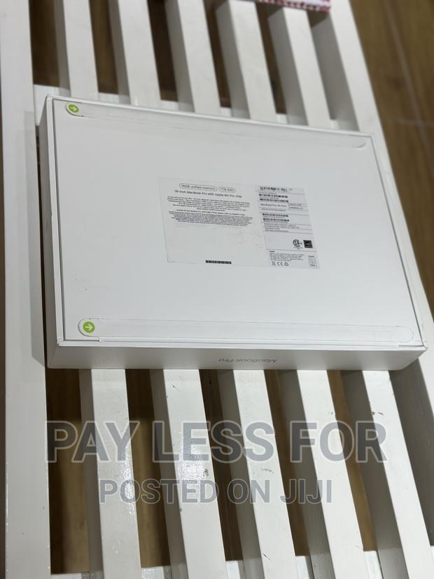 New Laptop Apple MacBook Pro 2022 M2 16GB Apple M2 SSD 1T · Photo 2