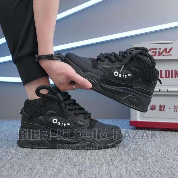 High Quality Sneakers Available in Stock · Photo 1
