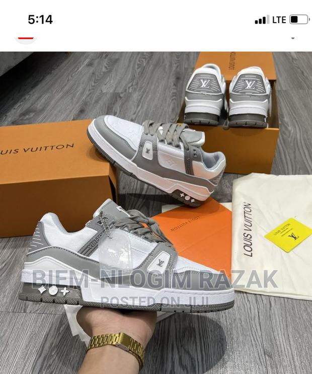 High Quality Sneakers Available in Stock · Photo 3