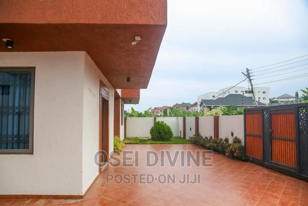 For Sale Luxurious 4-Bedrooms Furnished House · Photo 2