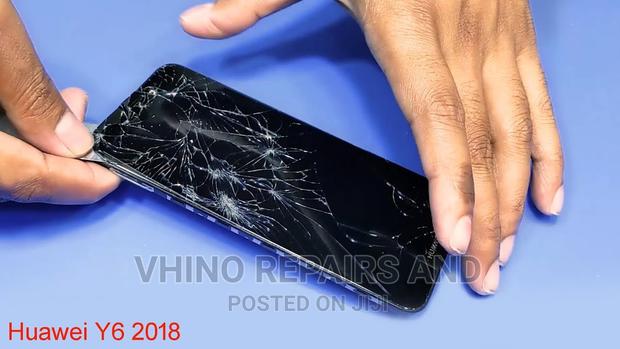 Original Huawei Y8 2018 Screen Replacement · Photo 2
