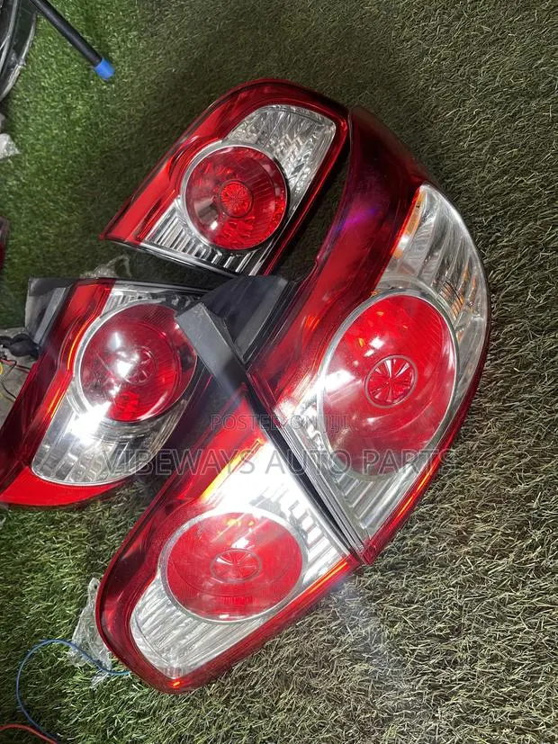 Hyundai Santafe 2010-2013 Taillight Pair Original · Photo 1