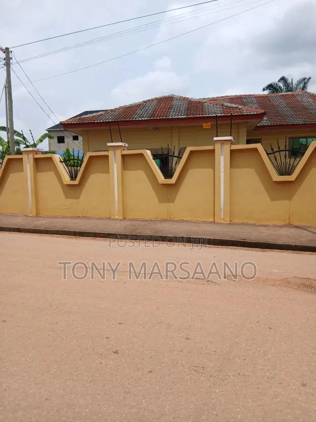 5bdrm House in Westlegon, Police Station for rent · Photo 1
