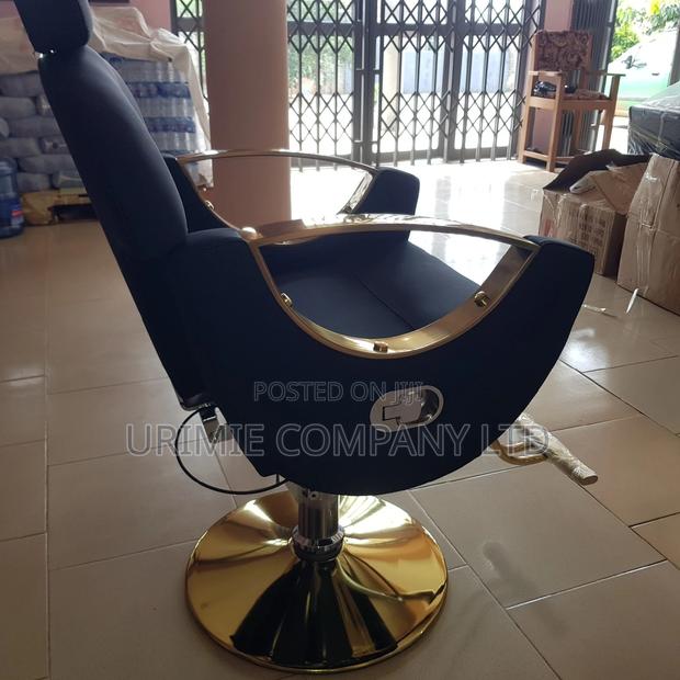 Classic Gold Arm Styling Chair · Photo 3