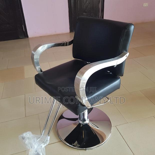 Stable Barbers Styling Chair · Photo 2