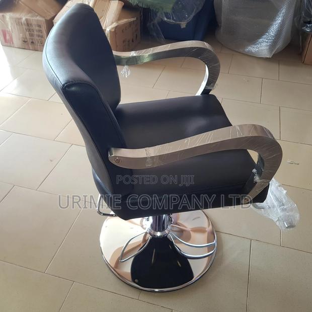 Stable Barbers Styling Chair · Photo 4