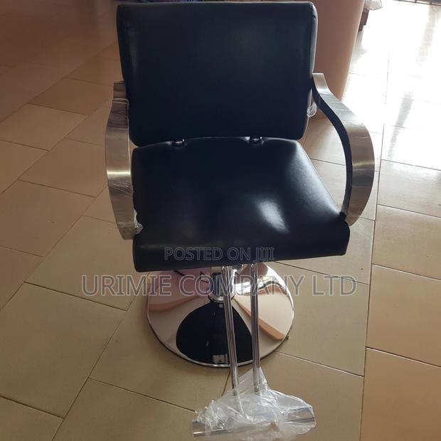 Stable Barbers Styling Chair · Photo 5