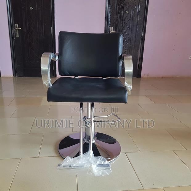Stable Barbers Styling Chair · Photo 1