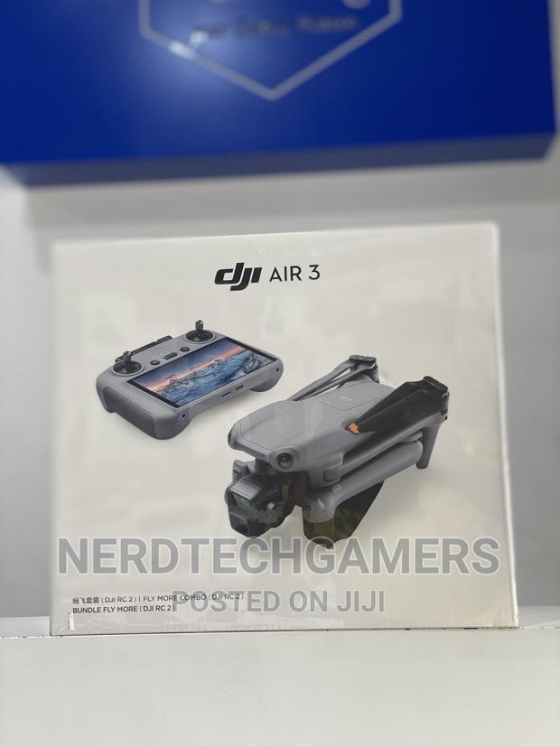 Dji Air 3 Fly More Combo With Dji Rc 2 (Screen Remote ) · Photo 1