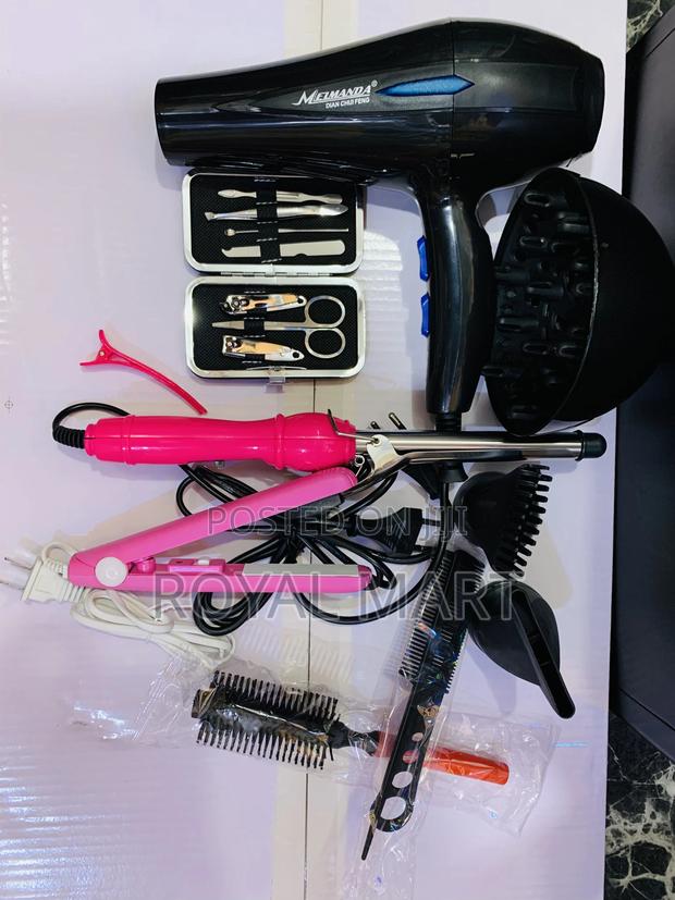 Hair Dryer With All Accessories · Photo 1