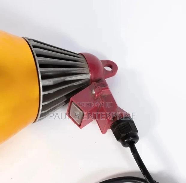 Heater Shade Lamp for New Born Piglet and Poultry Farmers · Photo 2