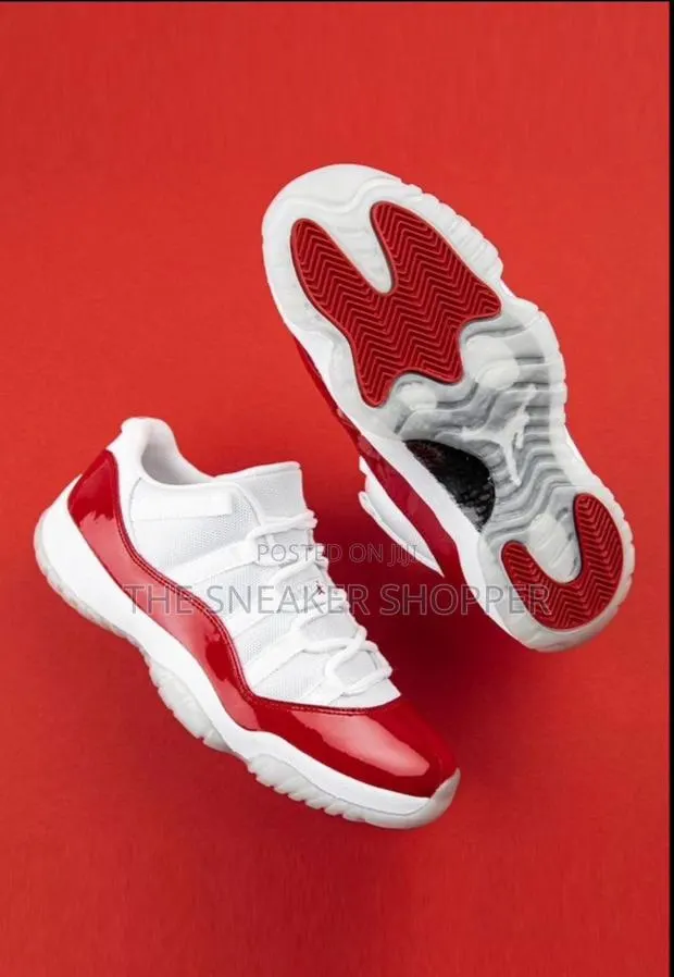Air Jordan 11 Low Red and White · Photo 1
