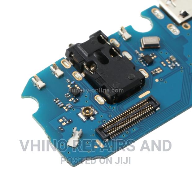 Original Samsung A02 Charging System · Photo 3