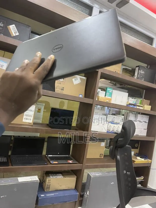 Laptop Dell Latitude E7270 8GB Intel Core i5 SSD 256GB · Photo 1