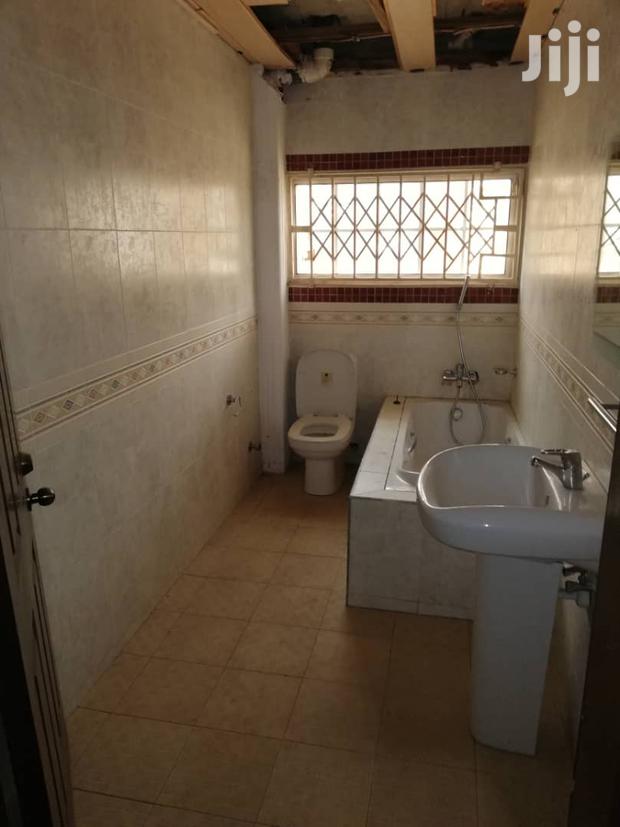 Five Bed Room House at Poku-Kurom for Sale · Photo 7