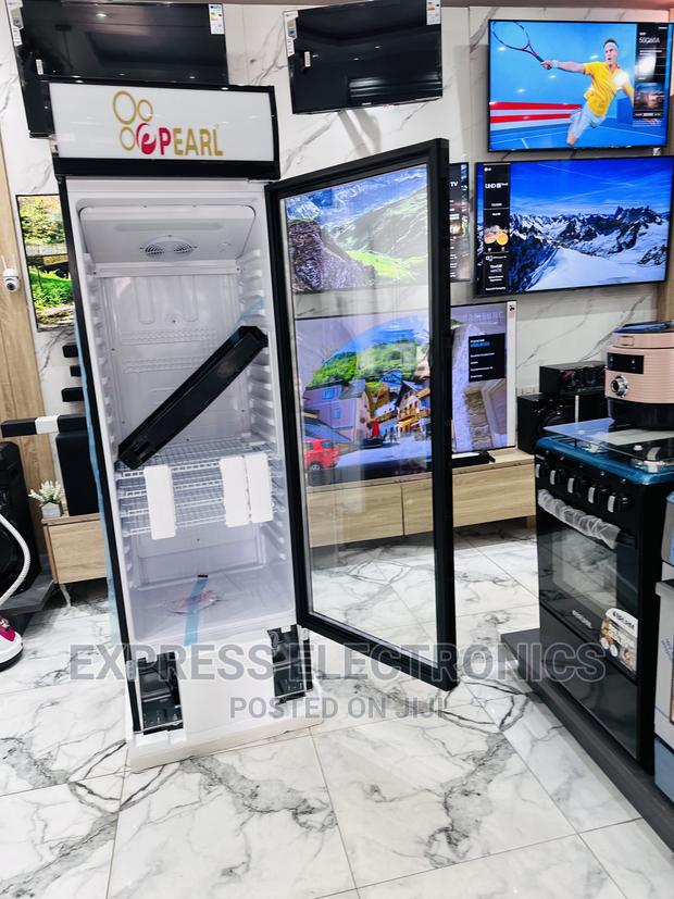 PVC 424 —Pearl Display Fridge · Photo 1