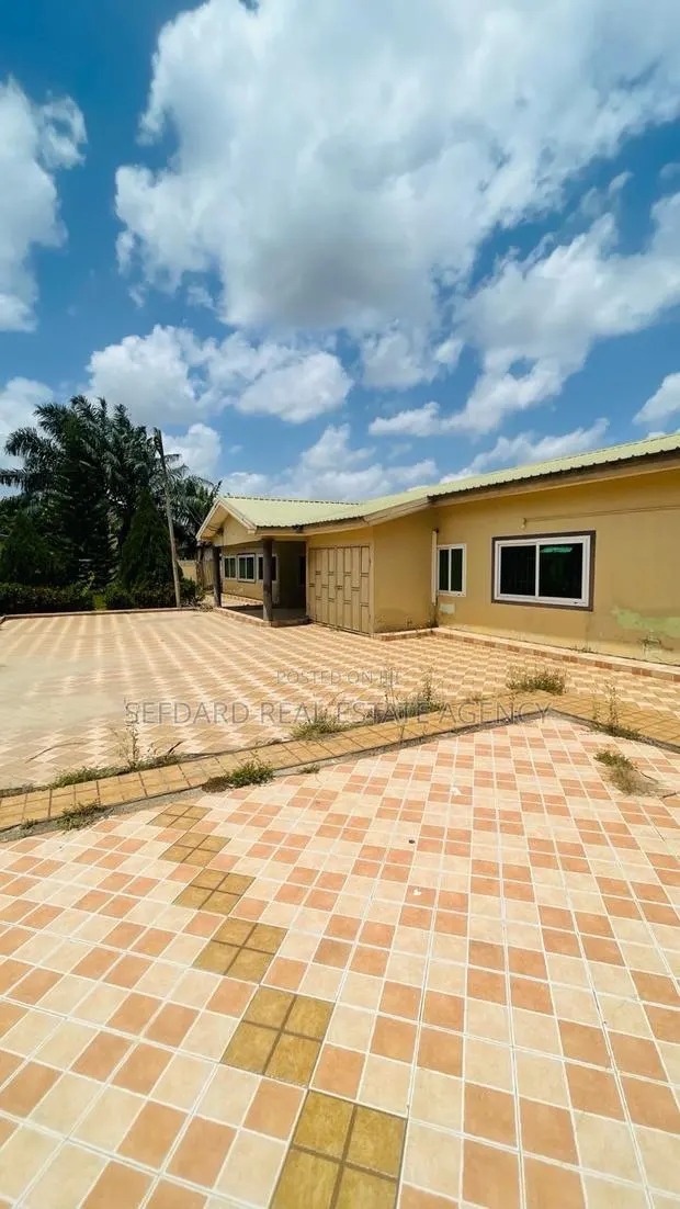 4bdrm House in Sefdard Properties, Amasaman for sale · Photo 1