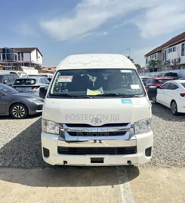 Toyota HiAce 2025 White · Photo 1