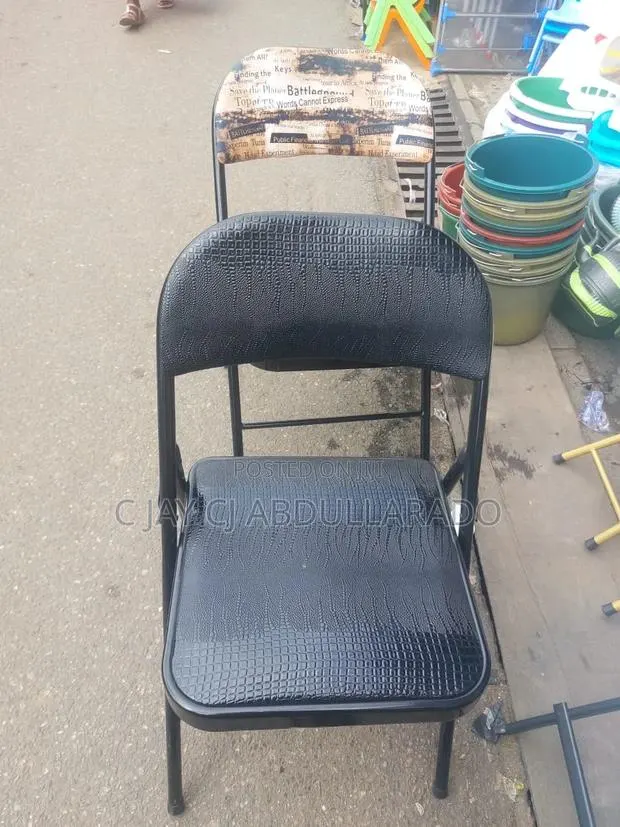 Folding Metal Chair With Design · Photo 1
