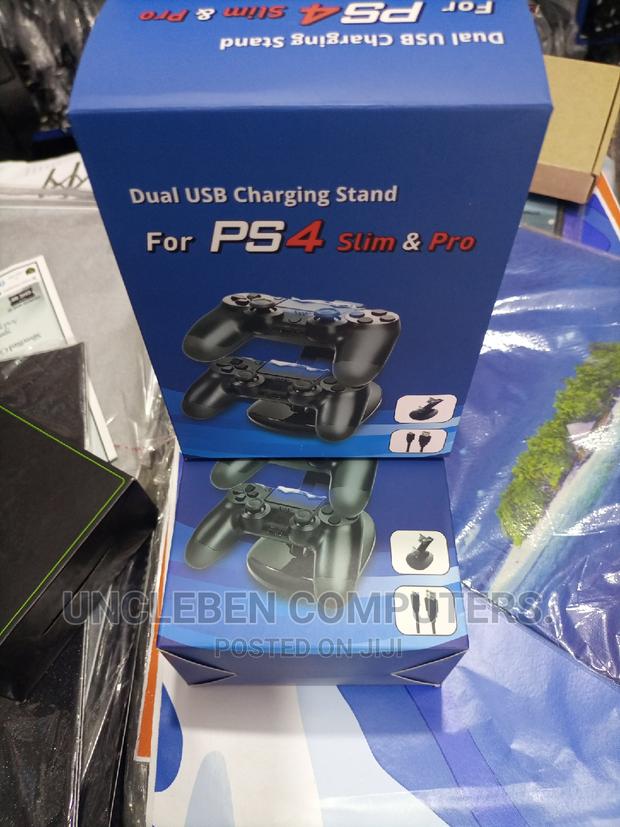 PS4 Controllers Charger Stand · Photo 1