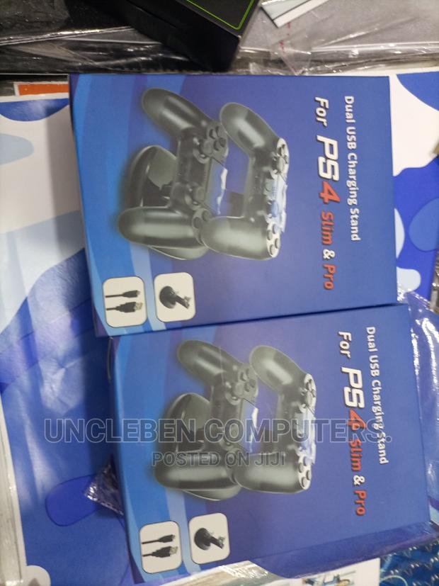 PS4 Controllers Charger Stand · Photo 2