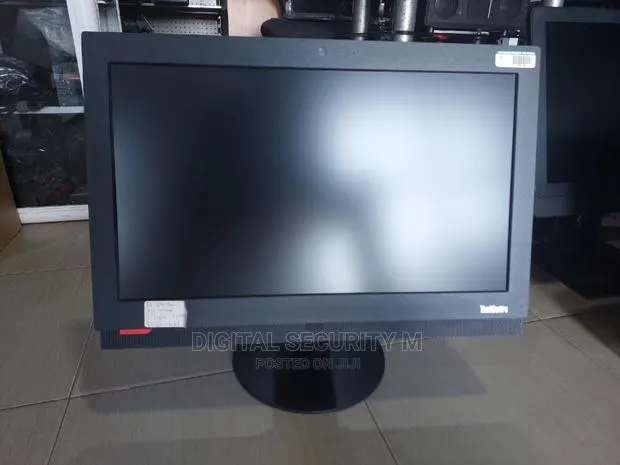 Lenovo ThinkCentre M810z AIO 4GB Intel Core i3 HDD 320GB · Photo 1
