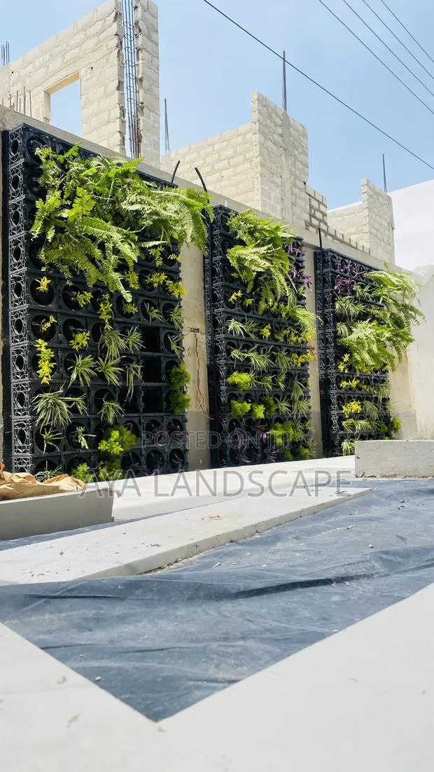 Green Wall/ Vertical Garden/Lawn Edge · Photo 1