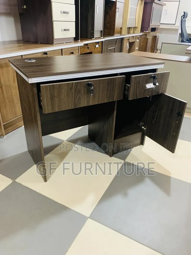 Modern Executive Office Desk · Photo 1