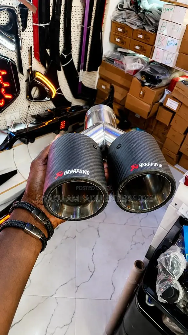 Carbon Fiber Sports Dual Exhaust Tailpipe Tip - Universal · Photo 1