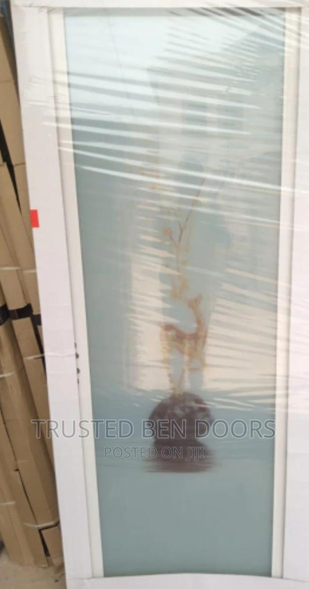 Paladin Glass Bathroom Doors With Designs · Photo 1