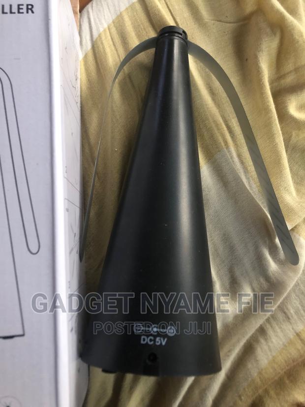 Chemical Free Tabletop Fly Repeller Fan · Photo 3