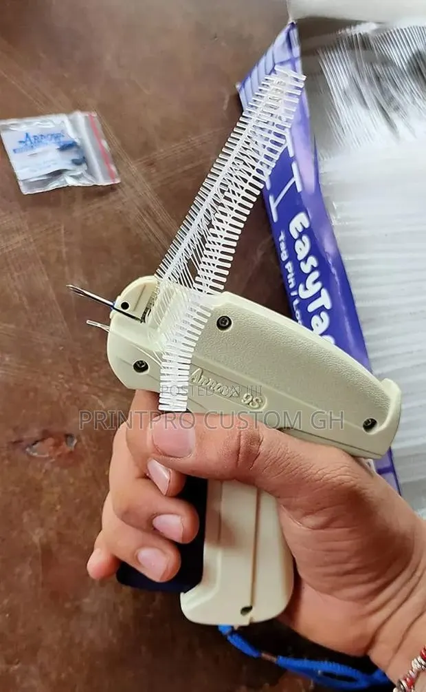 Handheld Clothes Label Gun + Free Pins · Photo 1