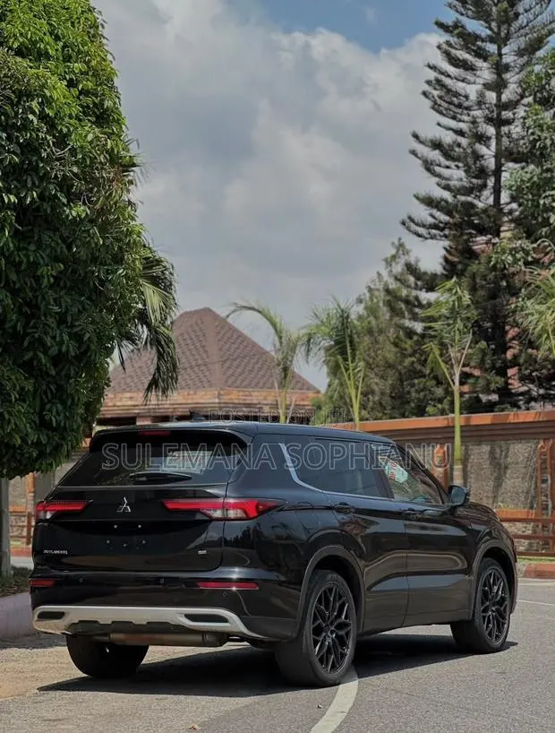 Mitsubishi Outlander 2023 Blue · Photo 1