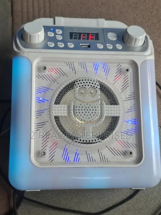 Singing Machine SML650W Karaoke Player · Photo 1