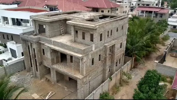 5bdrm Duplex in Adenta Frafraha for sale · Photo 1