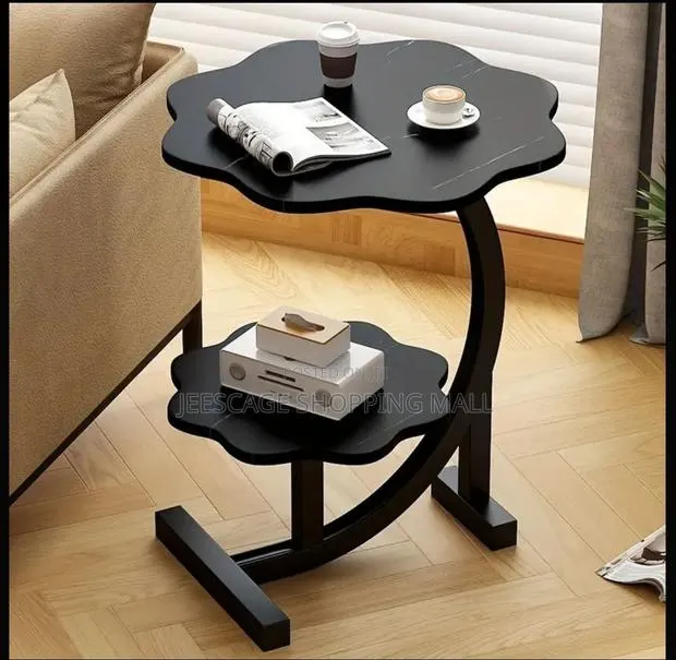 Flower-Shaped White Marble C-Shaped Side Table · Photo 1