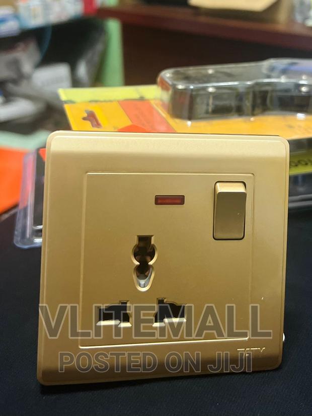 Taty Single Socket - Gold · Photo 1
