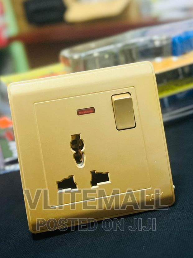 Taty Single Socket - Gold · Photo 2