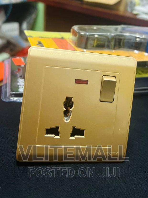 Taty Single Socket - Gold · Photo 3