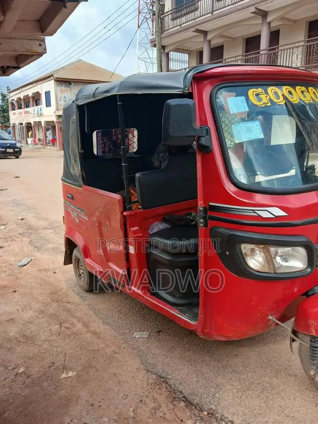 TVS King Cargo 2025 Red · Photo 1